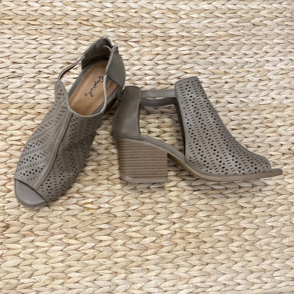 Block heel shoes, size 7. Minimally worn.